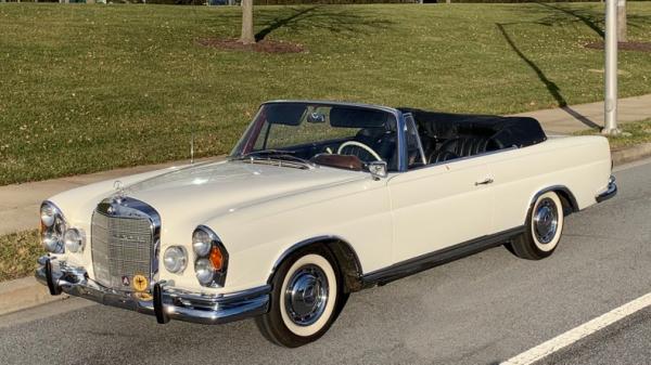 1963 Mercedes-Benz 220SE Cabriolet 