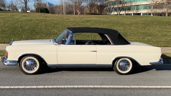 1963 Mercedes-Benz 220SE Cabriolet 