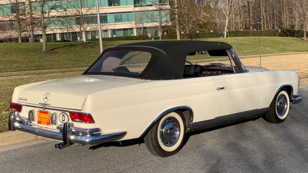 1963 Mercedes-Benz 220SE Cabriolet 