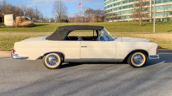 1963 Mercedes-Benz 220SE Cabriolet 