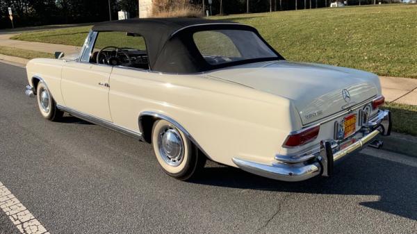 1963 Mercedes-Benz 220SE Cabriolet 