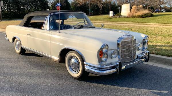 1963 Mercedes-Benz 220SE Cabriolet 