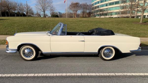 1963 Mercedes-Benz 220SE Cabriolet 