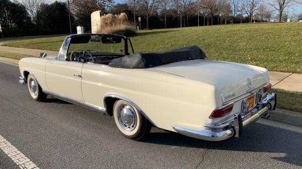 1963 Mercedes-Benz 220SE Cabriolet 