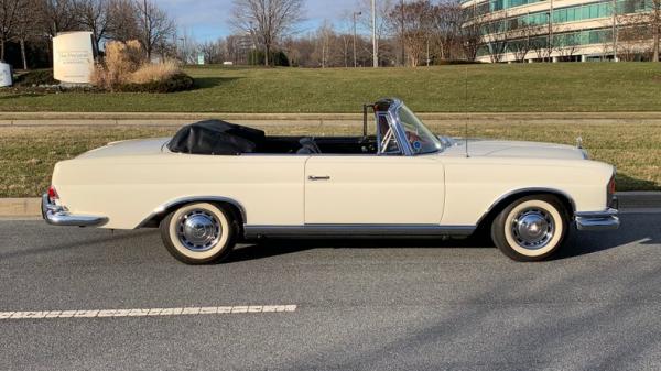 1963 Mercedes-Benz 220SE Cabriolet 