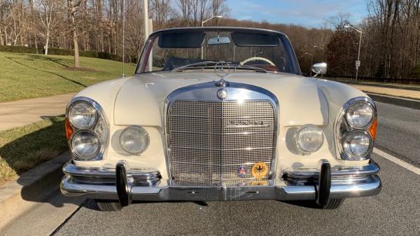 1963 Mercedes-Benz 220SE Cabriolet 