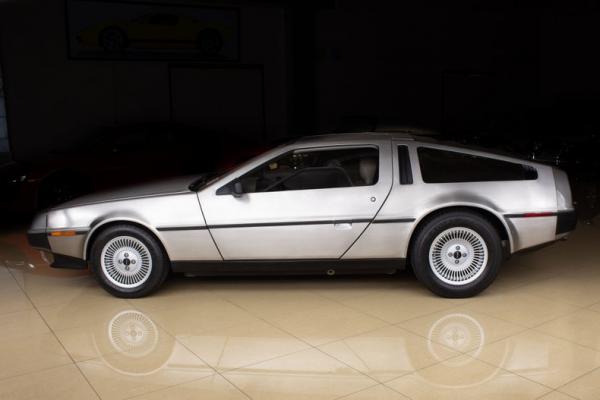 1981 DeLorean DMC-12 