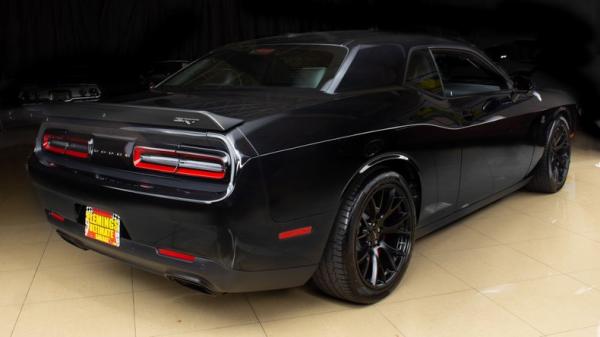 2015 Dodge Challenger SRT Hellcat 