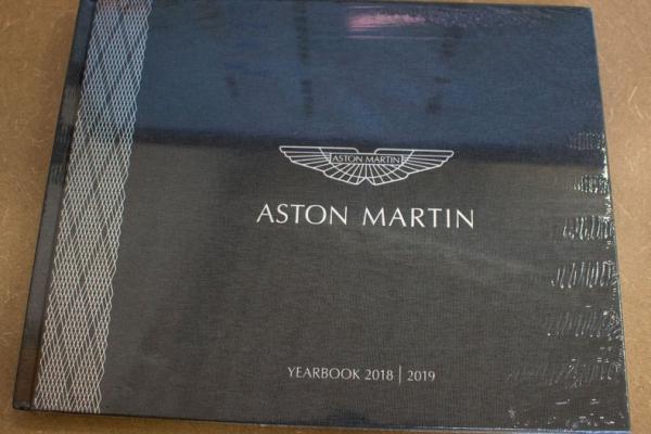 2003 Aston Martin V12 Vanquish 