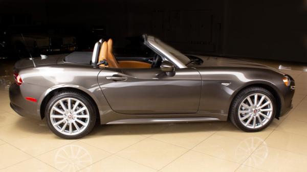 2017 Fiat 124 Spider Lusso 6 speed 