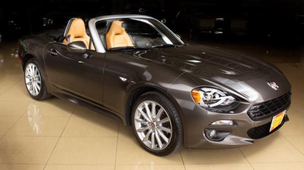 2017 Fiat 124 Spider Lusso 6 speed 