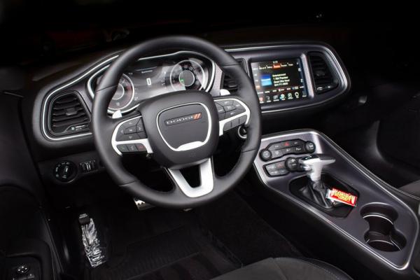 2016 Dodge Challenger 392 HEMI Scat Pack Shaker 