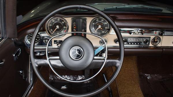 1969 Mercedes-Benz 280SL 