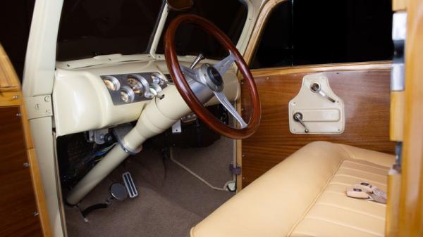 1940 Ford Deluxe Woody wagon 