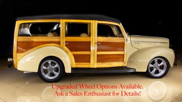 1940 Ford Deluxe Woody wagon 