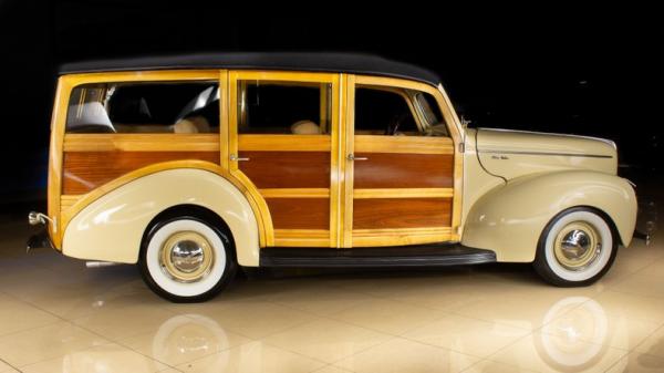 1940 Ford Deluxe Woody wagon 