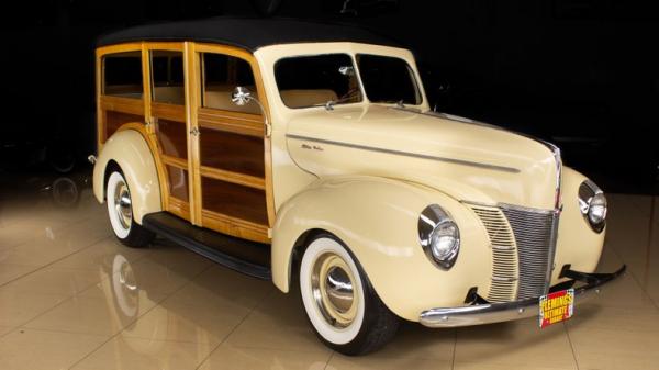 1940 Ford Deluxe Woody wagon 