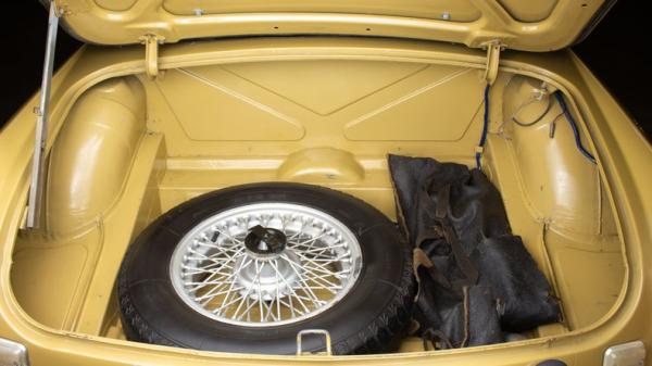 1973 MG B Roadster 