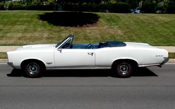 1966 Pontiac GTO Tri-Power