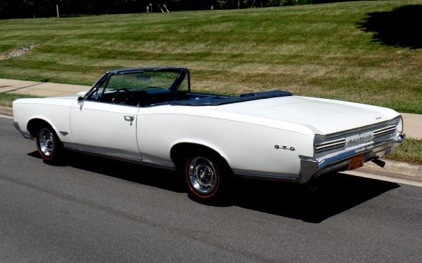 1966 Pontiac GTO Tri-Power