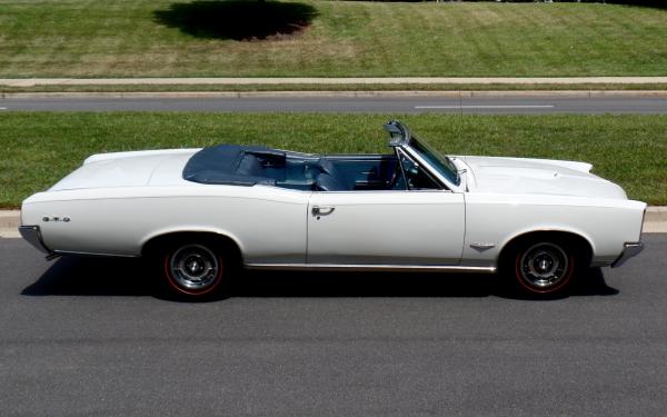 1966 Pontiac GTO Tri-Power