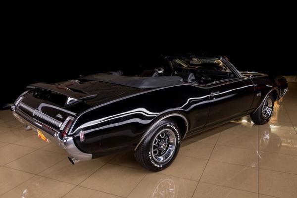 1969 Oldsmobile Cutlass 442 Convertible 