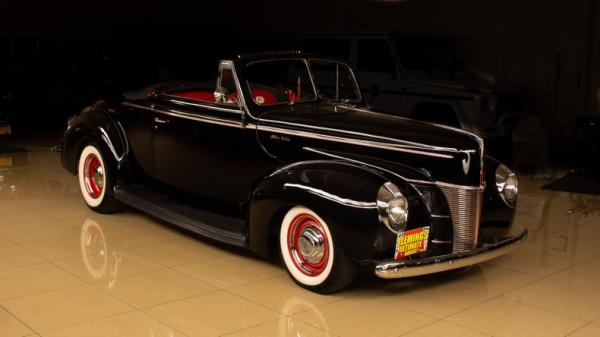 1940 Ford Cabriolet street rod 