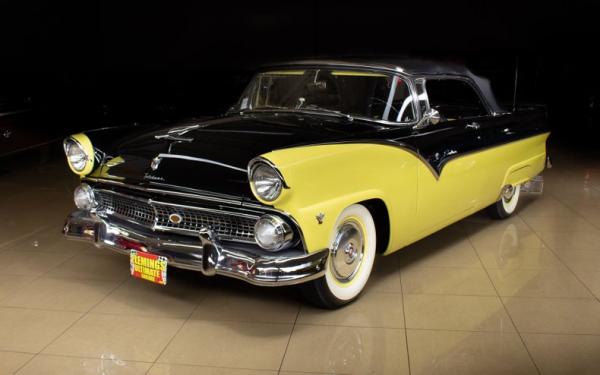 1955 Ford Fairlane Sunliner convertible 