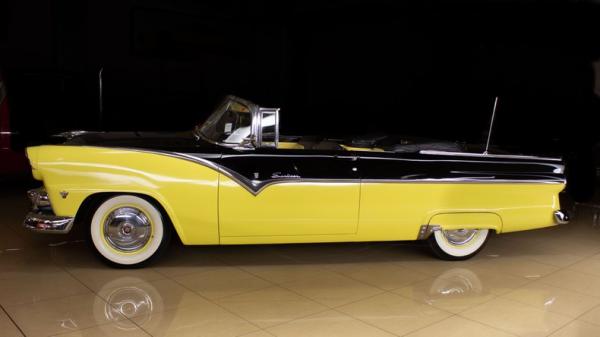 1955 Ford Fairlane Sunliner convertible 