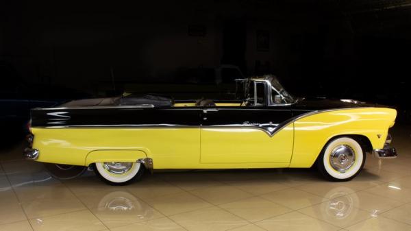 1955 Ford Fairlane Sunliner convertible 