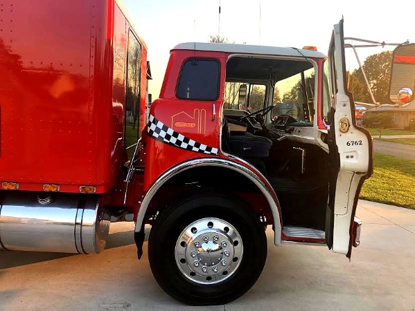 1976 Ford C8000 Truck Tilt Cab Sleeper Cab