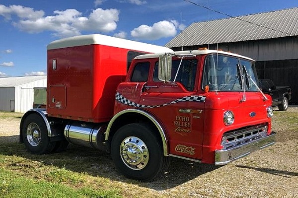 1976 Ford C8000 Truck Tilt Cab Sleeper Cab