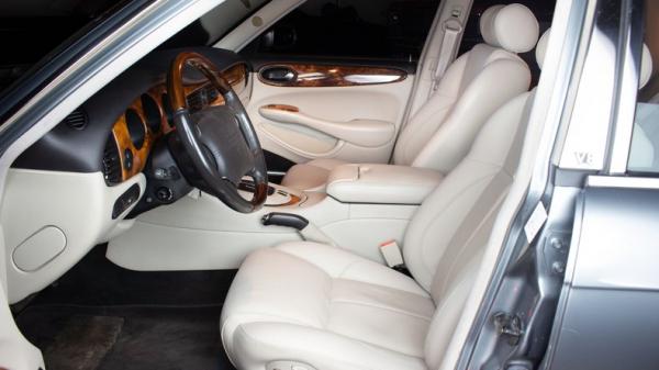 2002 Jaguar XJR 