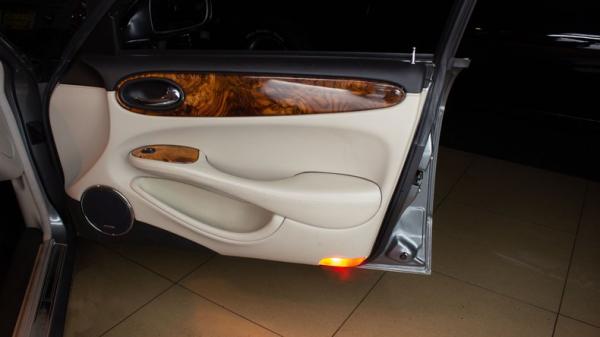 2002 Jaguar XJR 