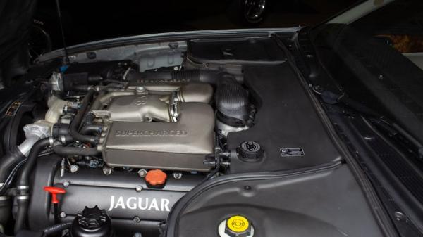 2002 Jaguar XJR 