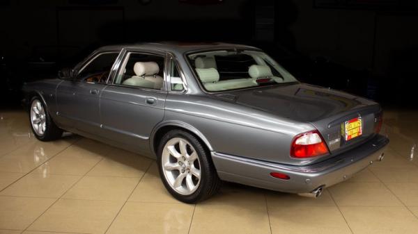 2002 Jaguar XJR 
