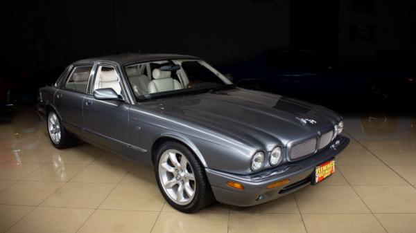2002 Jaguar XJR 