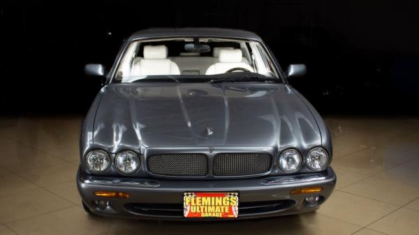 2002 Jaguar XJR 