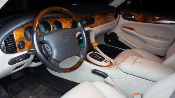 2002 Jaguar XJR 