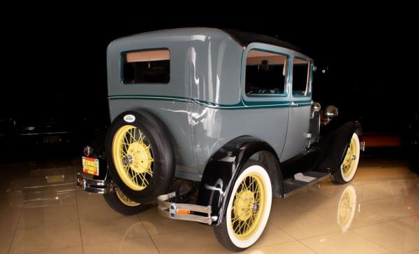 1929 Ford Tudor 
