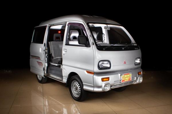1992 Mitsubishi Bravo 4X4 Microvan 