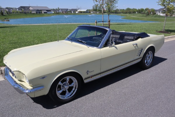 1966 FORD Mustang V-8 Convertible