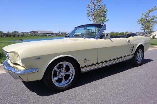 1966 FORD Mustang V-8 Convertible