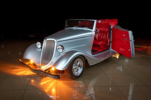 1934 Ford Cabriolet 