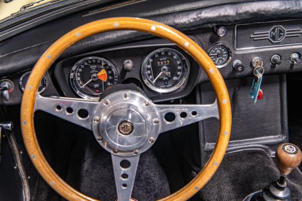 1967 MG MGB Convertible 