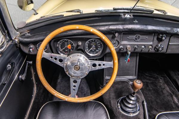 1967 MG MGB Convertible 