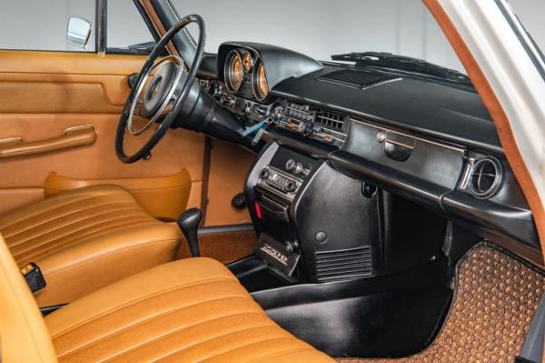 1973 Mercedes-Benz 220D 2 owner survivor 