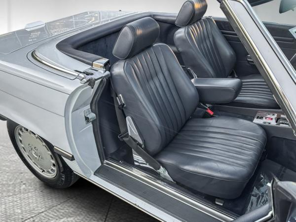 1988 Mercedes-Benz 560SL Roadster 
