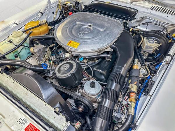 1988 Mercedes-Benz 560SL Roadster 