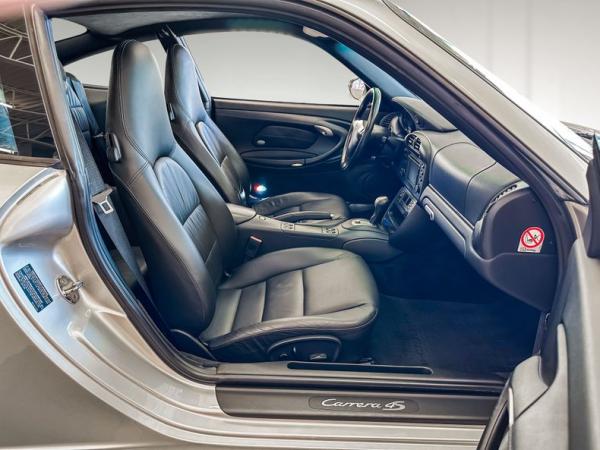 2004 Porsche 911 C4S 